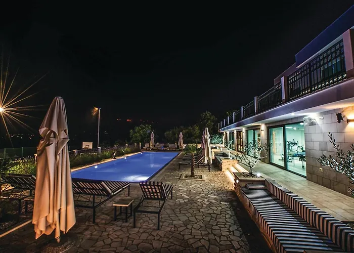 Vikendica Awesome In With Sauna Imotski